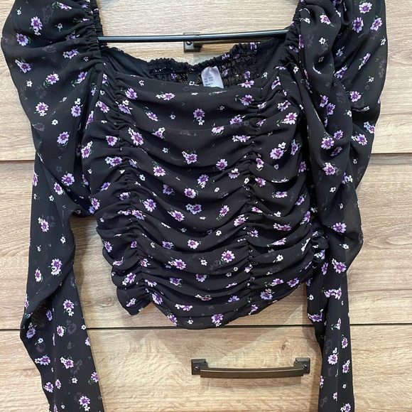 H&M shirt - Picture 1 of 2